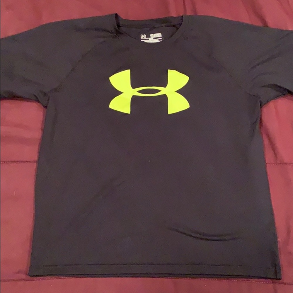 Under Armour YXL loose fitting t-shirt